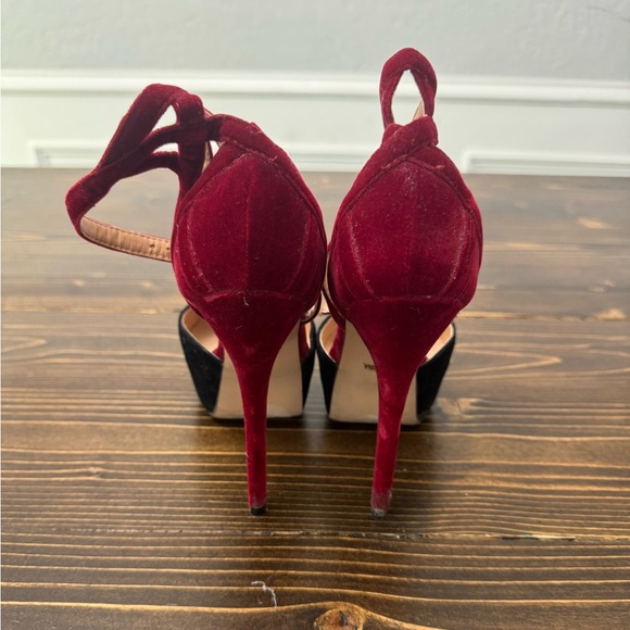 De Blossom Collection Closed Toe Ankle Strap Pumps - Picture 2 of 6